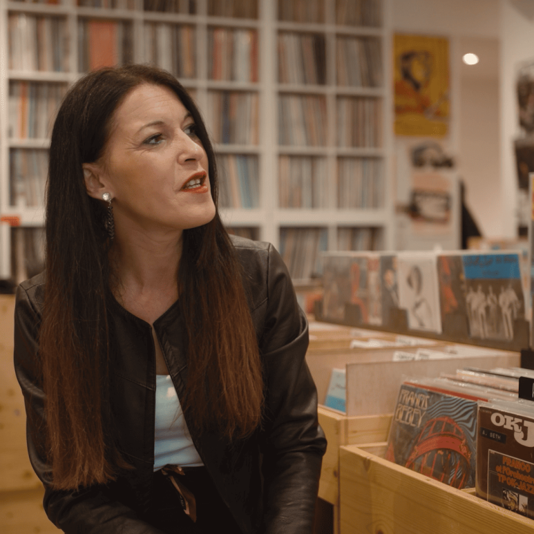 Séance d'écoute de vinyles avec Laëtitia Hernandez