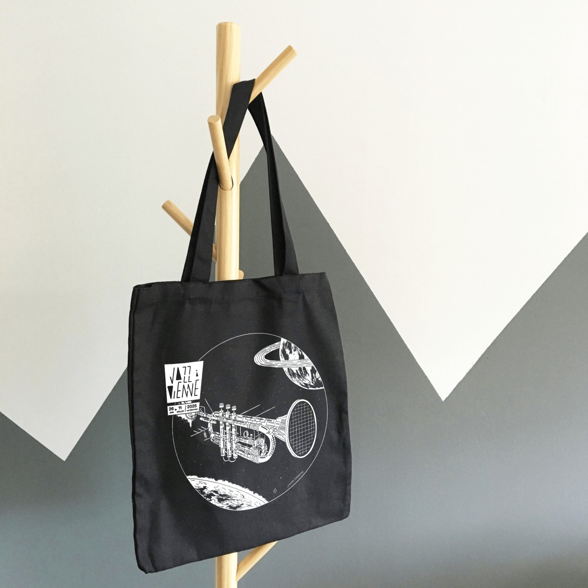 Jav25_TotebagNoir-min.png